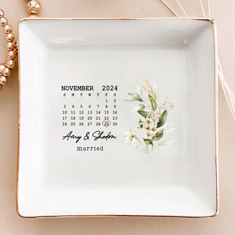 Married Couple Wedding Date Personalized Jewelry Dish, Engagement Wedding Newlywed Gift, Heartwarming Keepsake